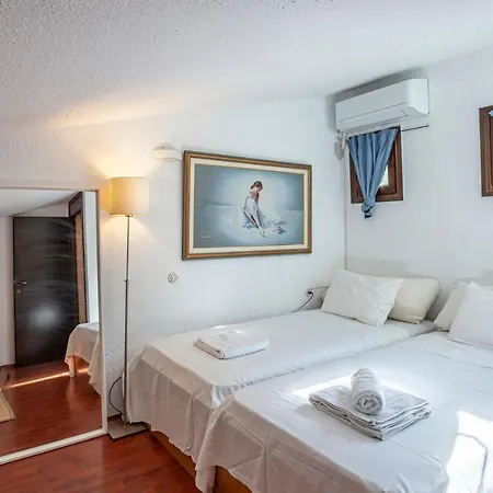 Villa Elegant Marlon With Swimming Pool