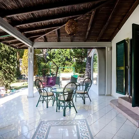 Villa Elegant Marlon With Swimming Pool