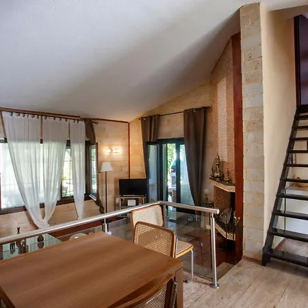 Villa Elegant Marlon With Swimming Pool *